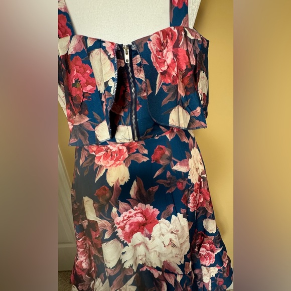 New 2 Piece Floral Ruffle Top And Maxi Skirt Size Med - Picture 6 of 12